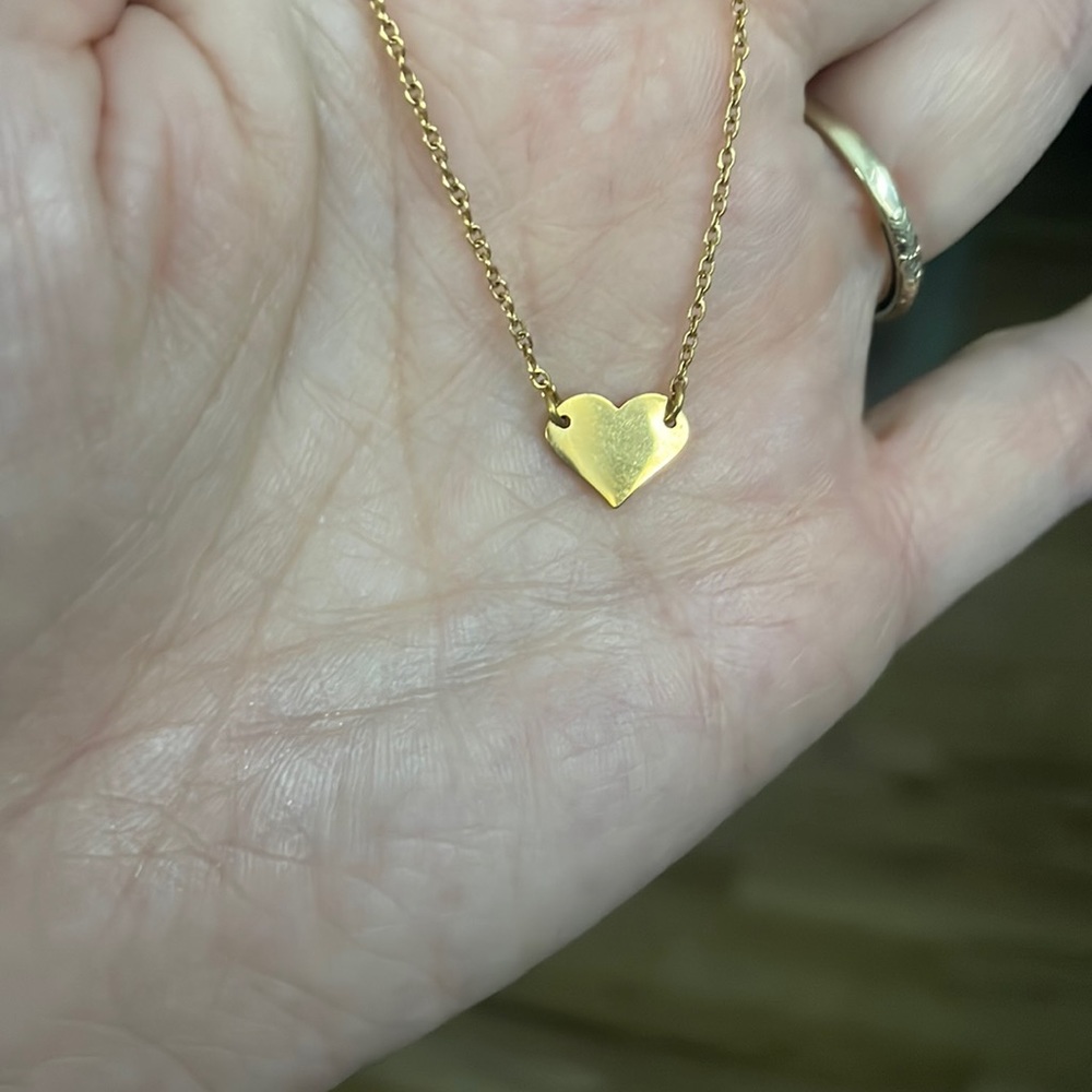Simple minimal Gold heart necklace